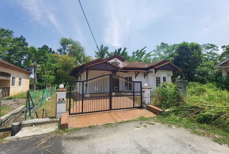 Pantai Sepang Putra - 1