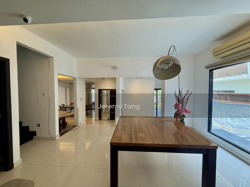 Spacious Semi-D with Sizeable Garden, Patios and Terraces - 2