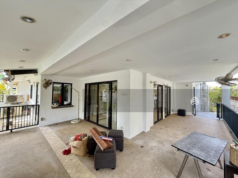 Spacious Semi-D with Sizeable Garden, Patios and Terraces - 4