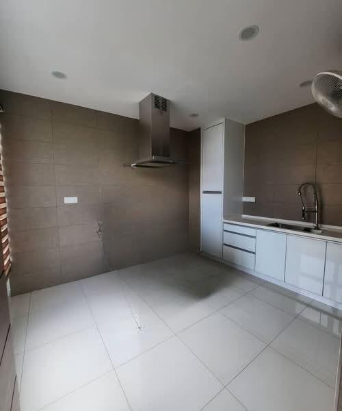 Central Park condominium - 2