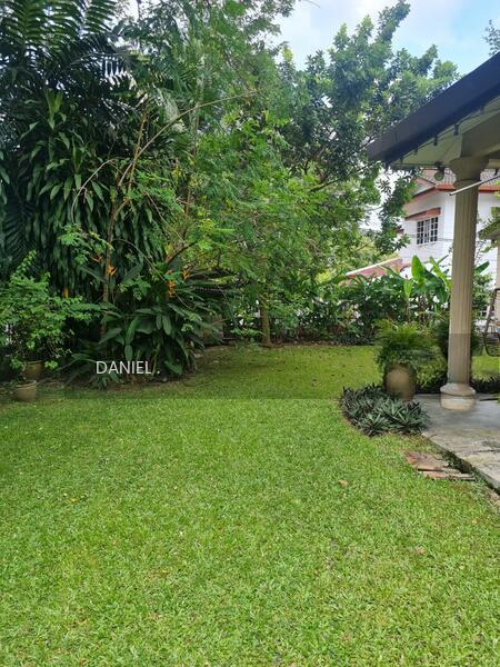 DOUBLE STOREY CORNER LOT LINK HOUSE LOCATED AT LUCKY GARDEN, BANGSAR, KUALA LUMPUR. - 2