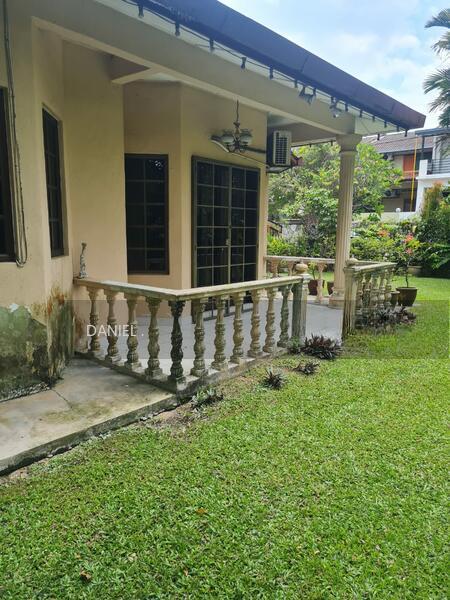 DOUBLE STOREY CORNER LOT LINK HOUSE LOCATED AT LUCKY GARDEN, BANGSAR, KUALA LUMPUR. - 4