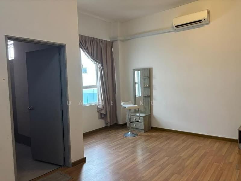 RM1.08m! 32x80ft! 4R4B! Renovated & Good Condition Canary Garden Bestari Port Klang 2 Sty Semi D - 2