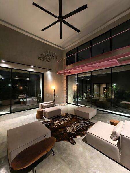 Bungalow at Seksyen 11 - 4