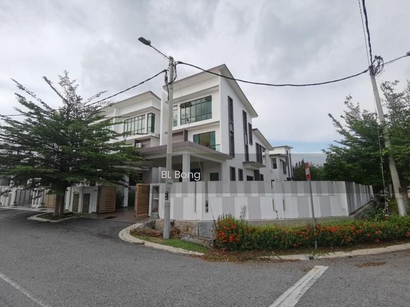Terrace house at Ayer Keroh - 5