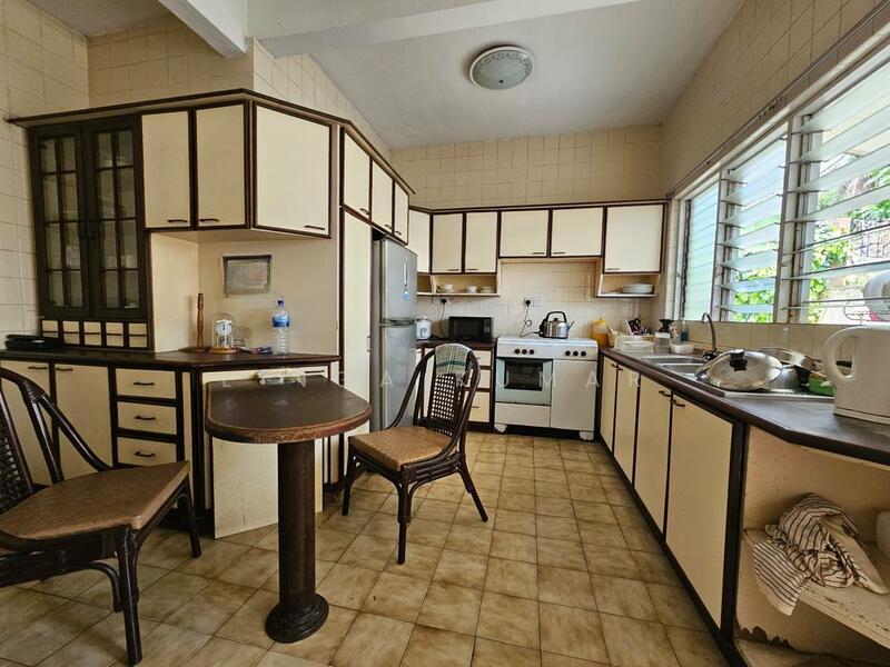 Jalan Tempinis , Lucky Garden , Bangsar, KL - 3