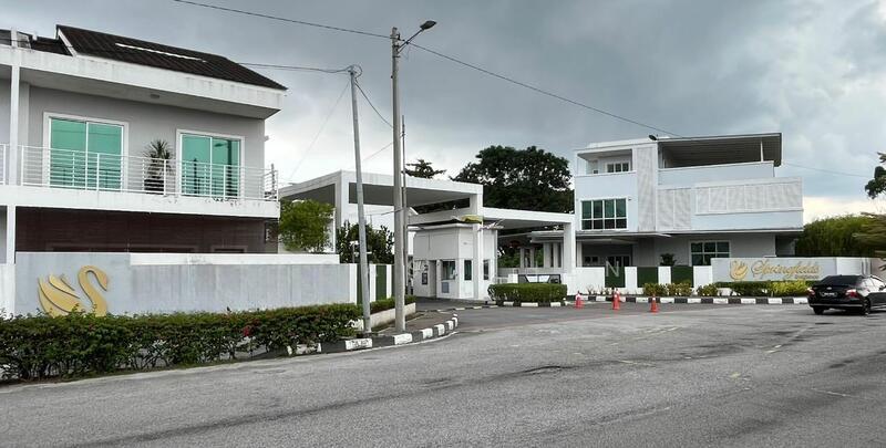 Semi-Detached House at Bandar Seri Botani - 2