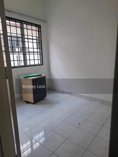 Terrace house at Bukit Jelutong - 4