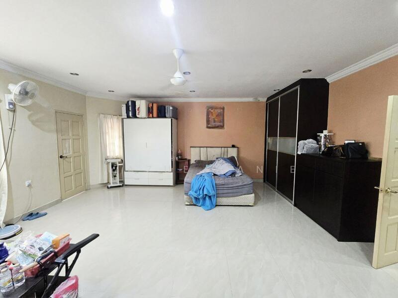 Bandar Tun Hussein Onn - 3