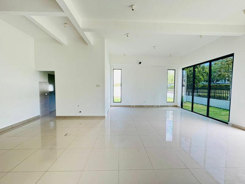 Sejati Lakeside 2 - 5