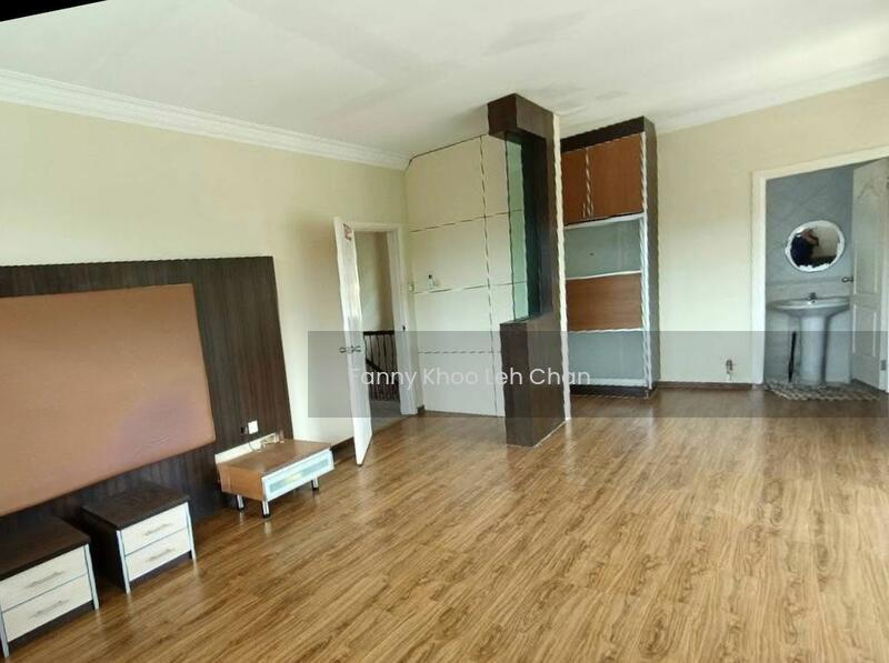 Bungalow at Taman Seri Kionsom - 4