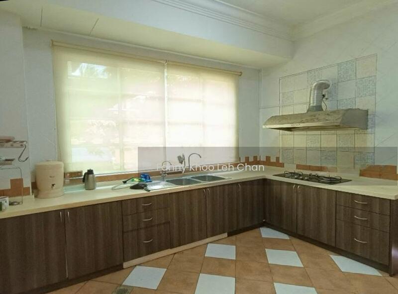 Bungalow at Taman Seri Kionsom - 5