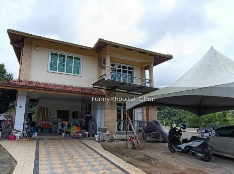 Bungalow at Taman Seri Kionsom - 1