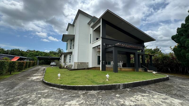 Bangalow house at Fook Chow road Kuching Sarawak Malaysia for sales - 1