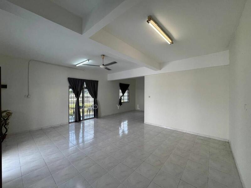 2-storey Terrace House at Taman Pulai Utama - 3