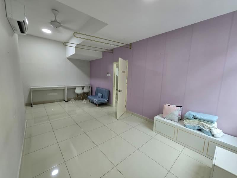 Nusa Sentral ( Renovated ) 3-Storey Cluster House - 4