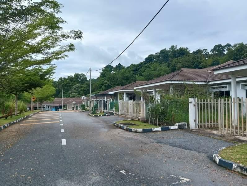 RUMAH TERES SETINGKAT DI PENGKALAN HULU - 4