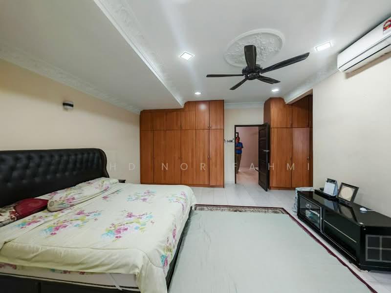 Bukit Jelutong - 3