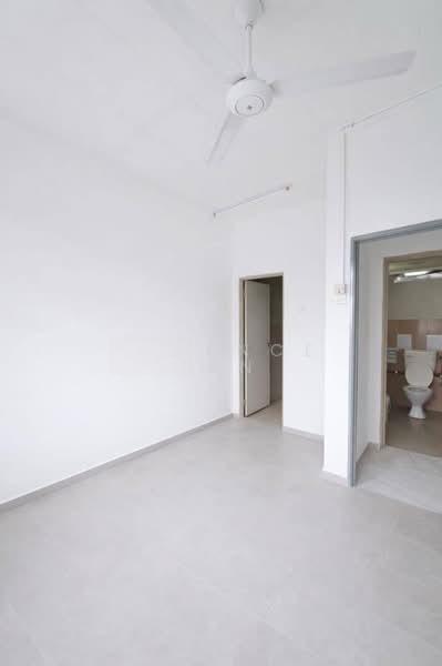Flat Bukit Indah - 5