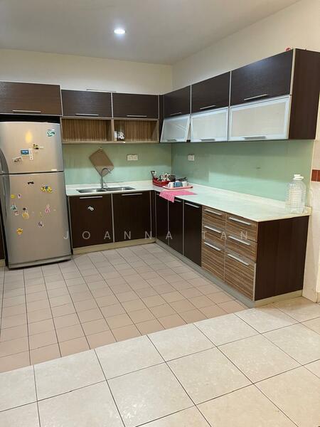 Lakes Condominiums / Pangsapuri Tasik - 1