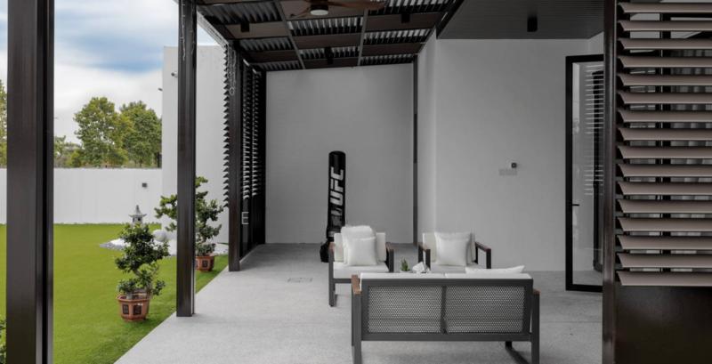 10mins to seremban 2 rumah besar 22 x 75 full loan - 2