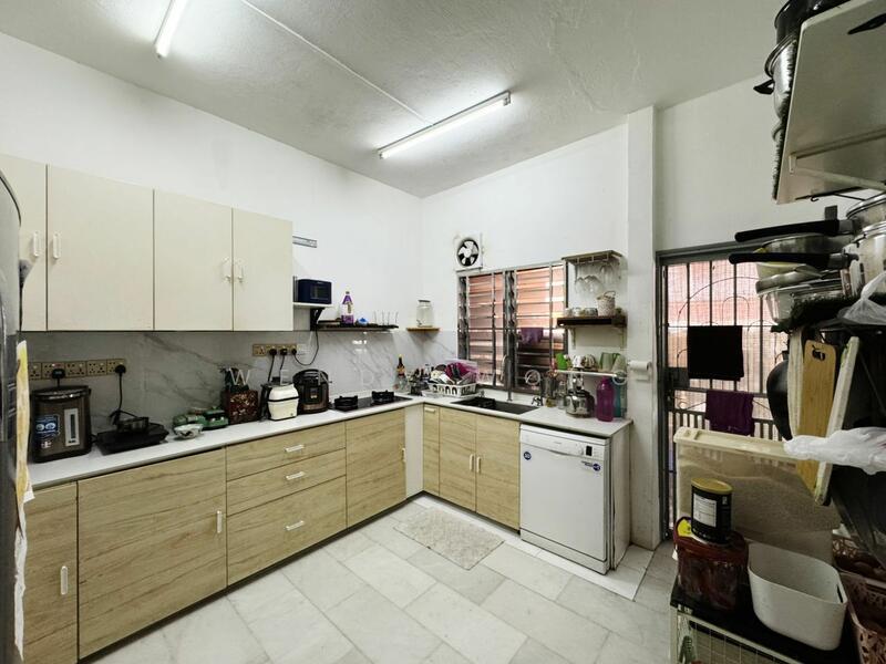 Taman Johor Jaya - 4