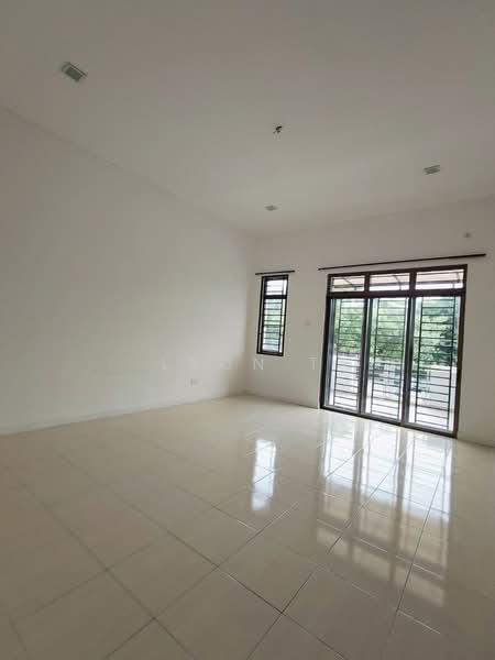 Taman Kempas Utama - 4