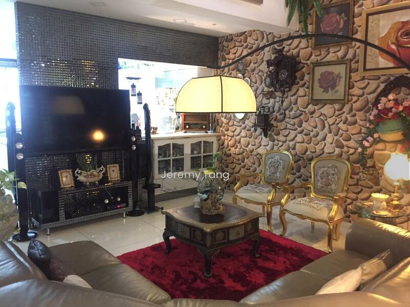 Beautiful 4 Storey Semi-D in Gated and Guarded Neighbourhood - 5