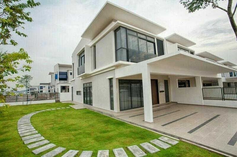 Sendayan! Sendayan! Corner 22 extra land 850k!! bulanan 1600 - 1