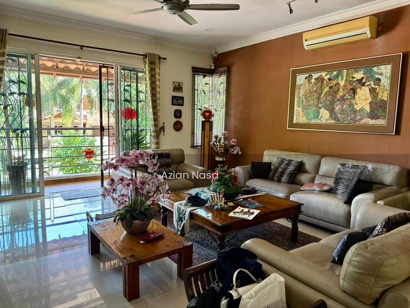 Semi-D house at Seksyen 9 - 1