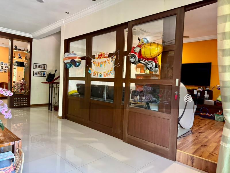 Semi-D house at Seksyen 9 - 2