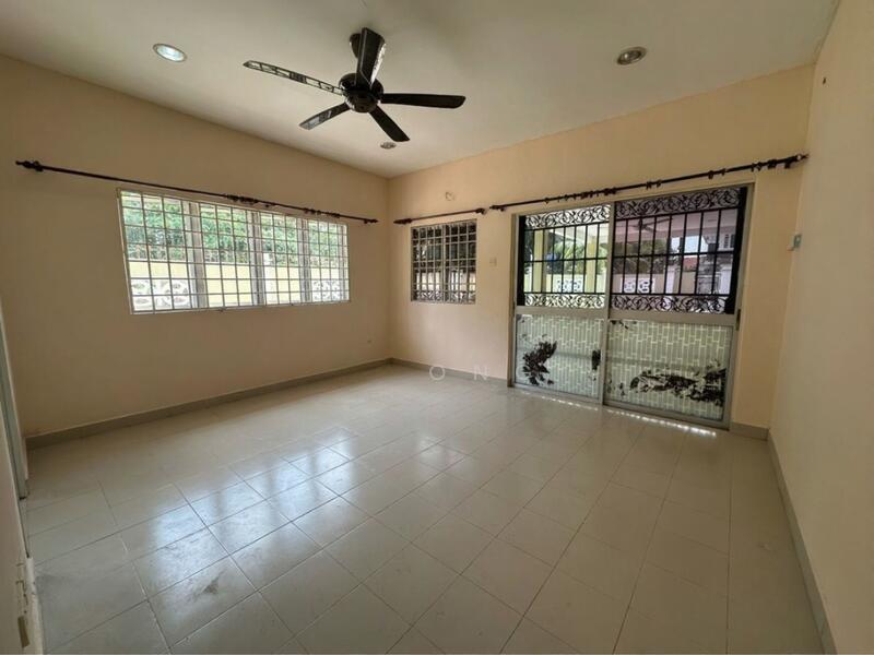 Corner Double-Storey House @ Jalan Samarinda, Kampung Jawa - 2