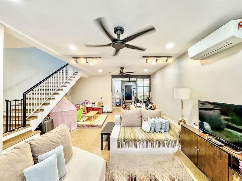 Elmina Green Three - 1