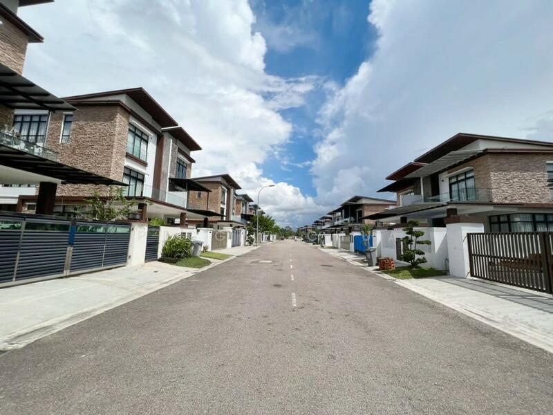 BANDAR CEMERLANG - 4