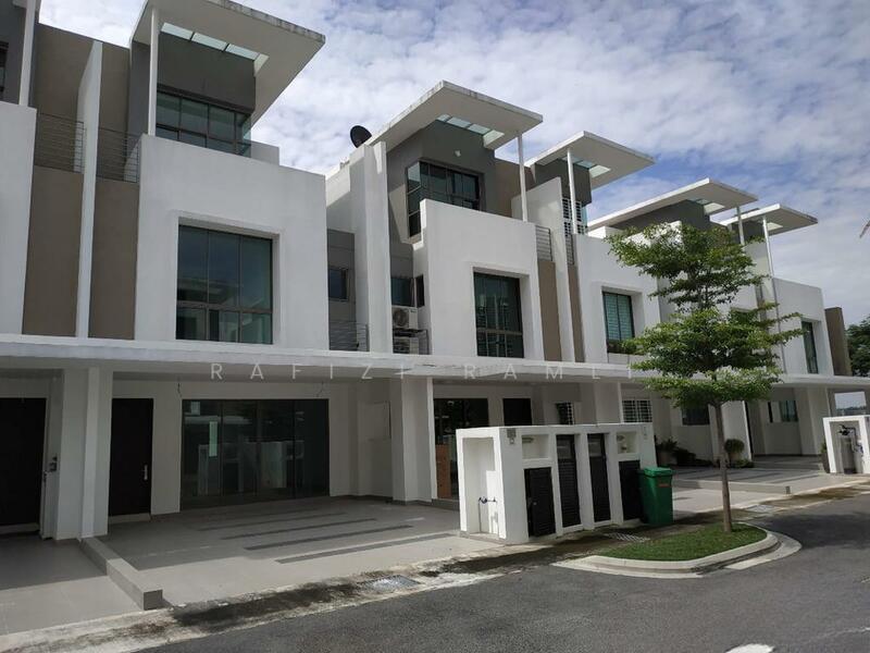 Lake Point Residence - 1