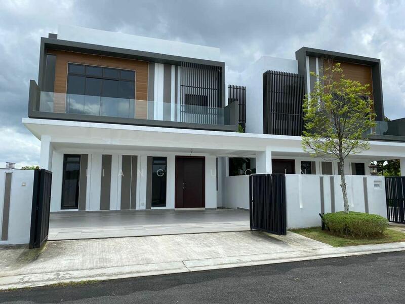 Semi-Detached House at Cyber 10 - 1