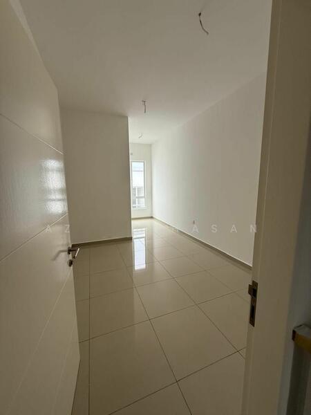 Izara II, Bayu Sutera - 3