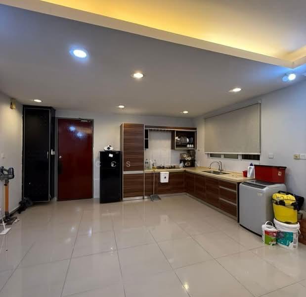 Ritze Perdana 2 - 4