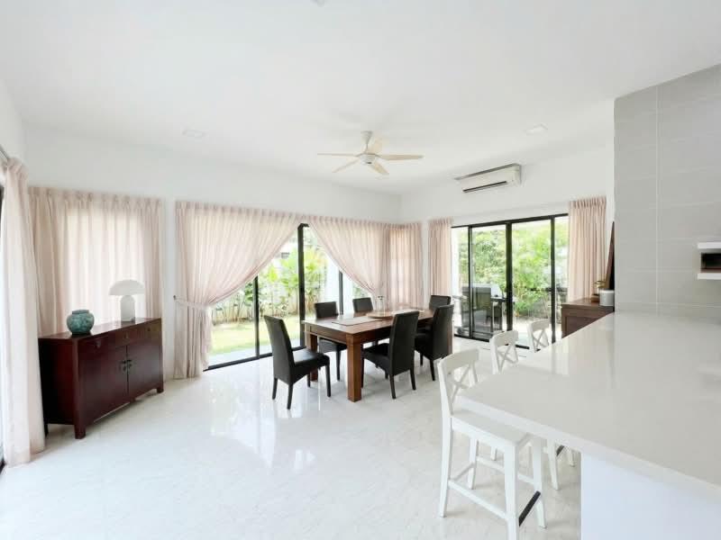 Noble Park Grand Pool Villas East Ledang - 2