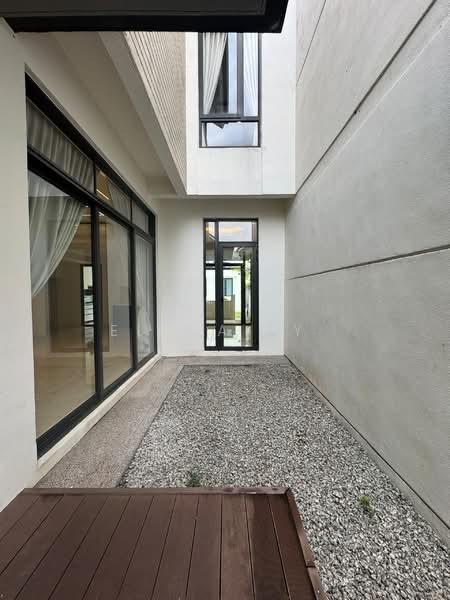 Avira Medini Iskandar - 4