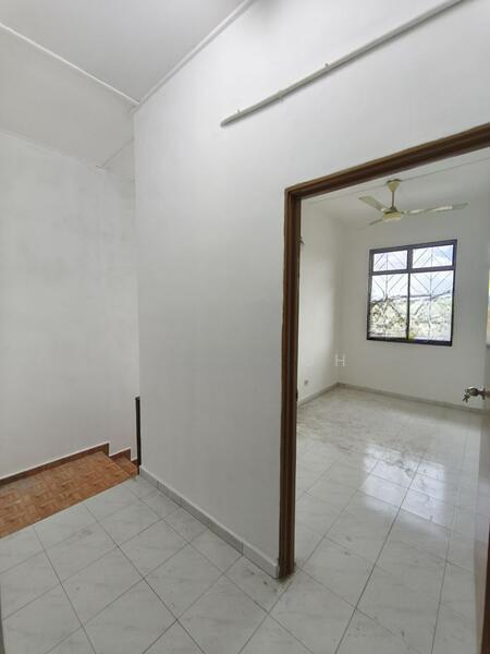 Taman Johor Jaya - 4