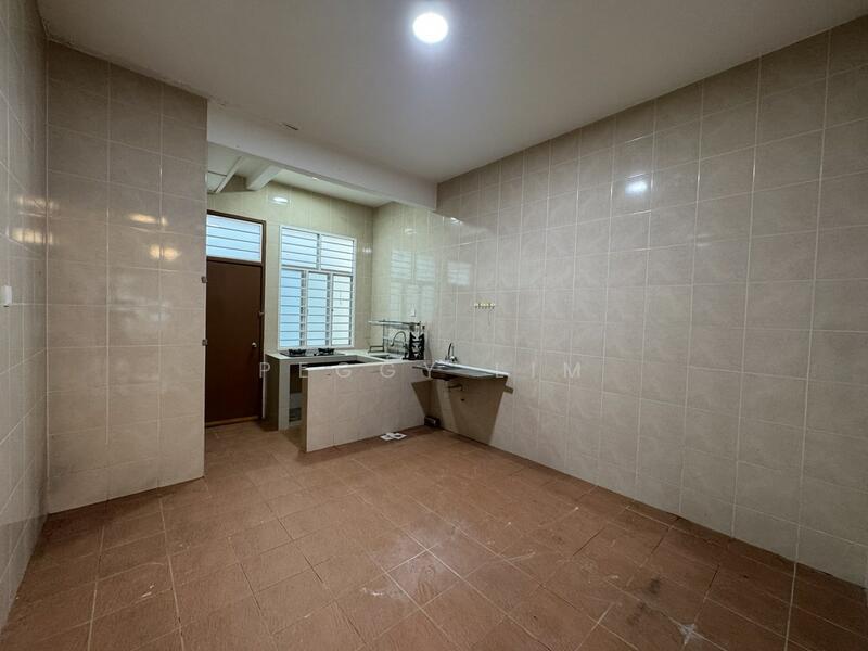 Double Storey Terrace House @ Taman Puchong Utama, Puchong - 4