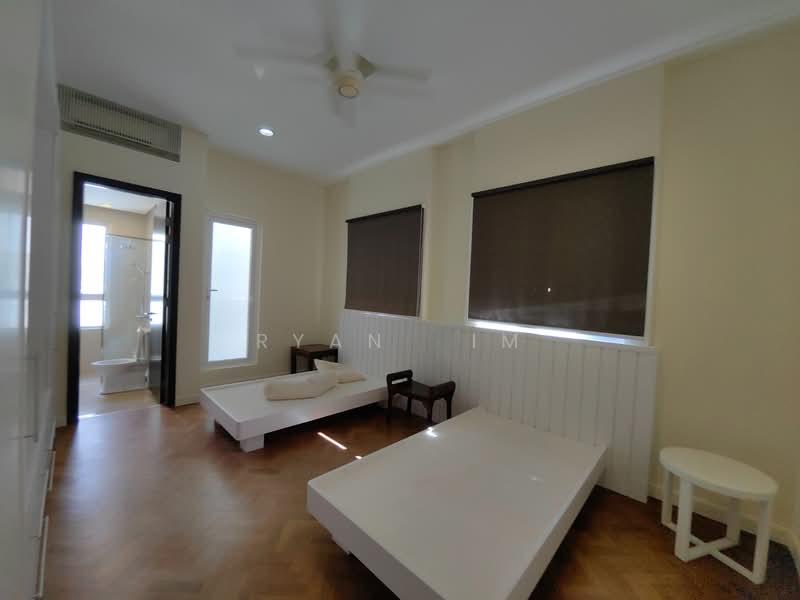 Quayside Seafront Resort Condominiums - 5