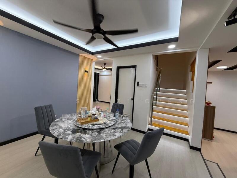 Taman Mount Austin - 2