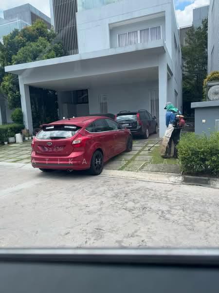 Lakefront Villa - 2