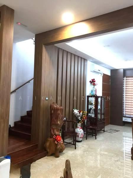 Lakefront Villa - 4