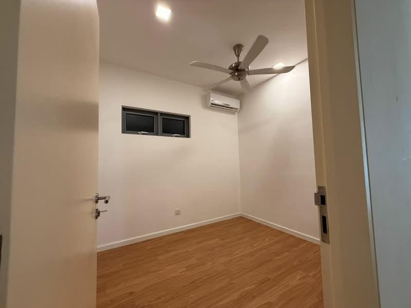 Lakefront Residence - 3