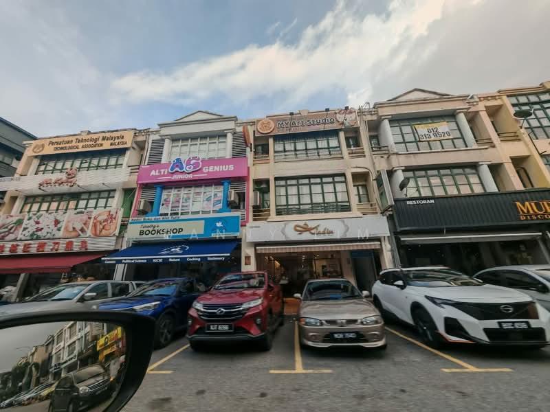 USJ 9 - 4