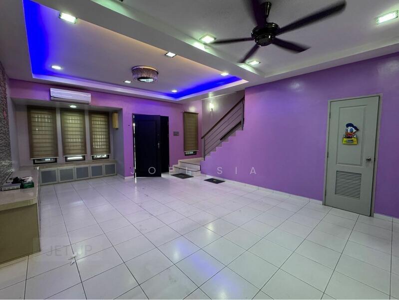 Bandar Botanic Double Storey 20x70 Partially Furnished house For Sale - 1