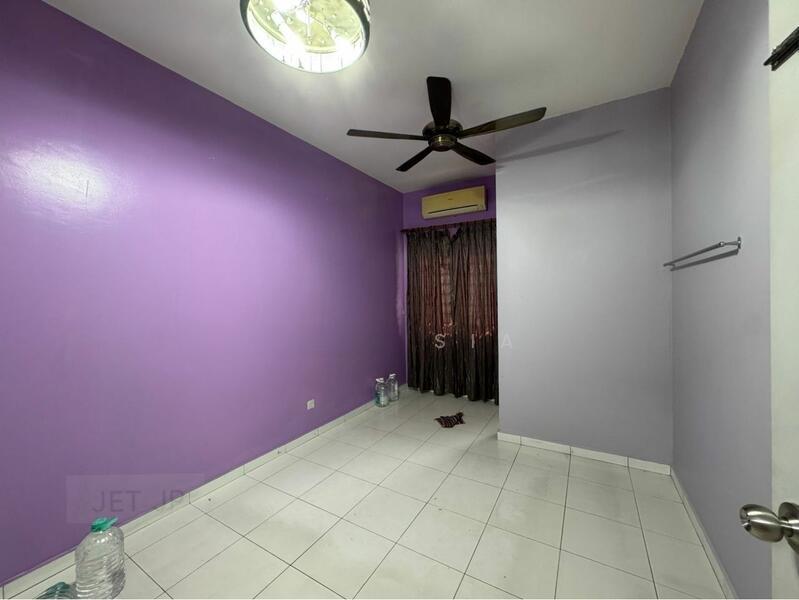 Bandar Botanic Double Storey 20x70 Partially Furnished house For Sale - 4